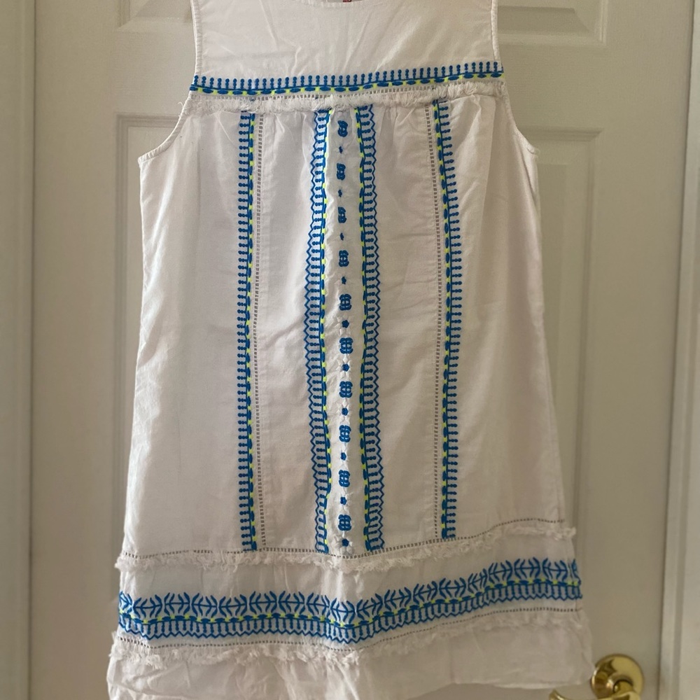Vineyard Vine White & Blue embroidered dress